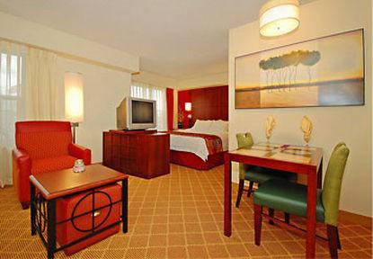 Residence Inn Падука Стая снимка